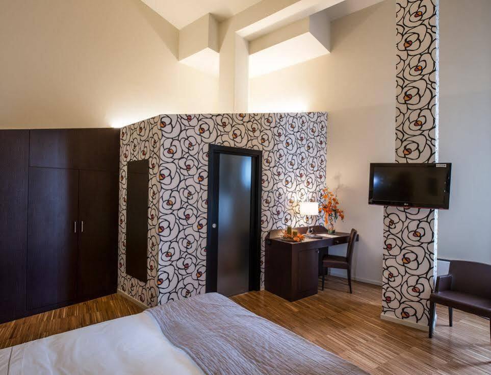 Ekk Hotel
